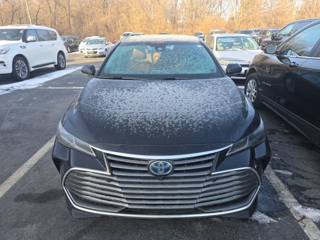 Used 2020 Toyota Avalon Limited image 3