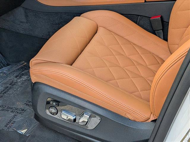 New 2026 BMW X5 xDrive50e w/ Parking Assistance Package AWD/4WD image 4