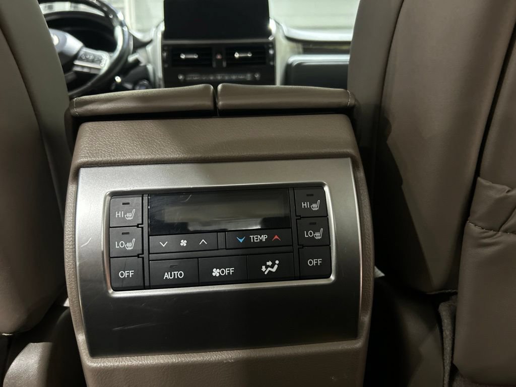 Used 2022 Lexus GX 460 Luxury w/ Sport Design Package AWD/4WD image 34