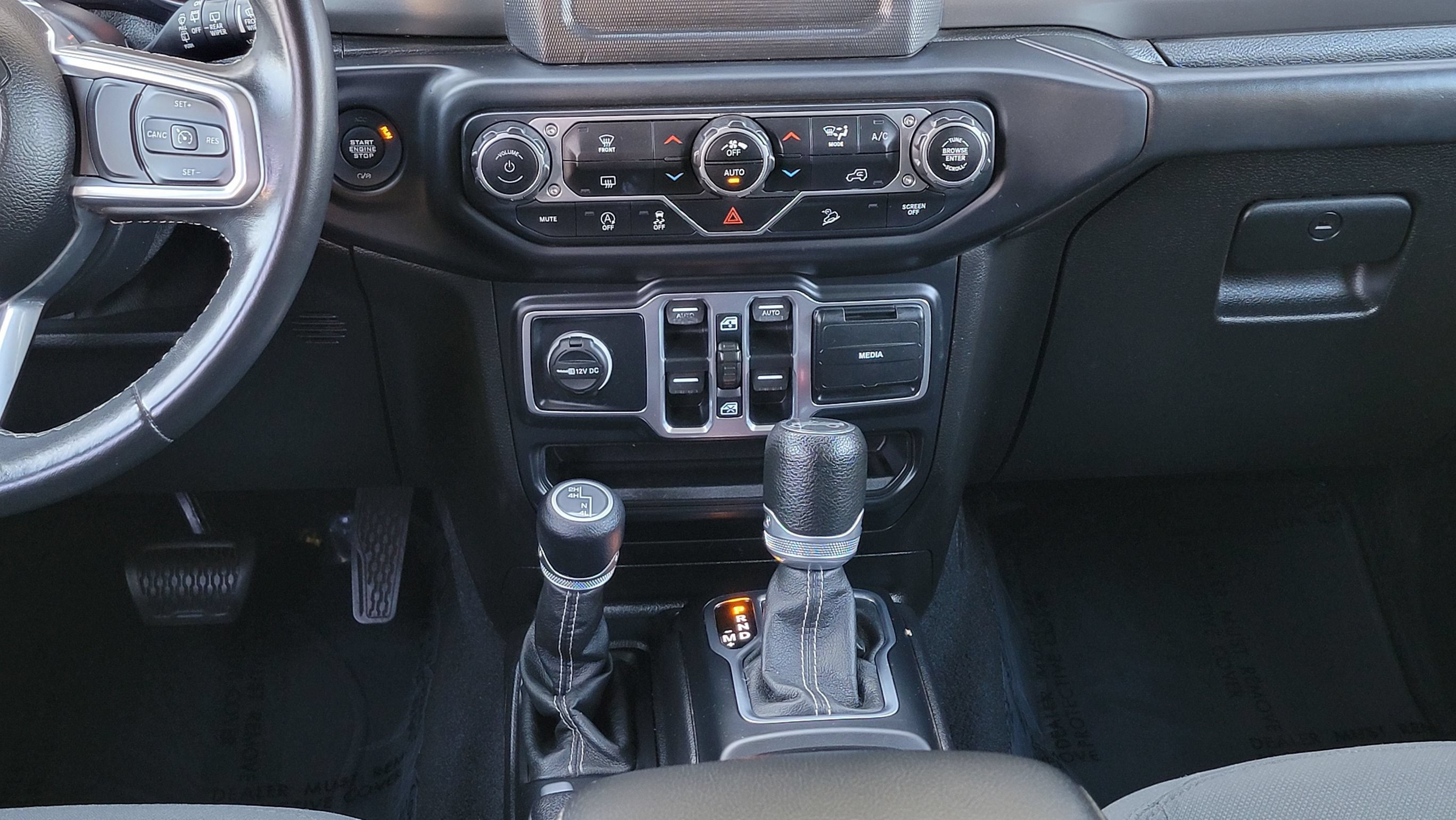 Used 2019 Jeep Wrangler Unlimited Sahara AWD/4WD image 32