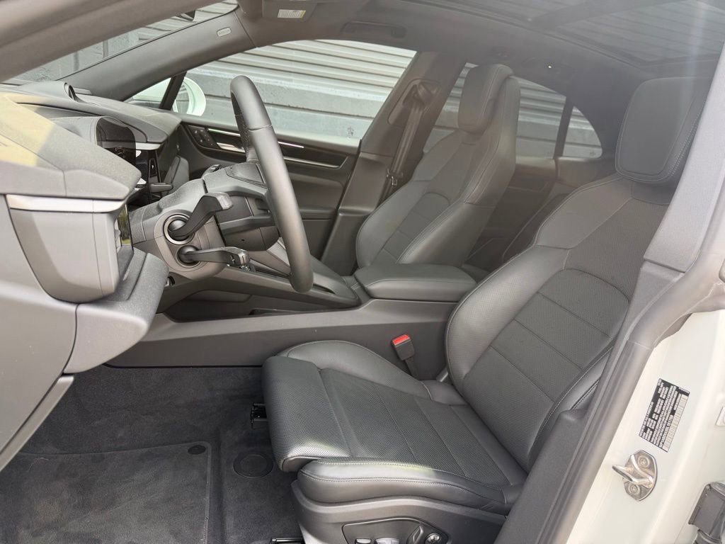New 2025 Porsche Macan 4S Electric image 5