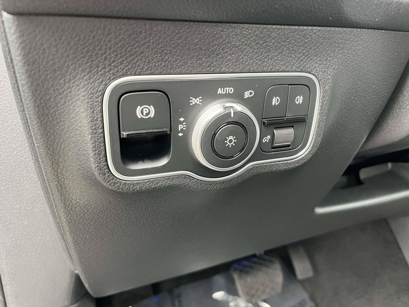 New 2026 Mercedes-Benz GLB 250 4MATIC image 17