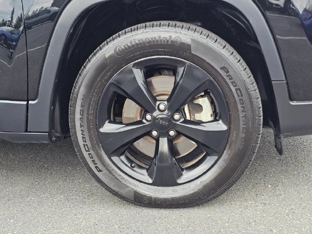 Used 2021 Jeep Cherokee Latitude Plus AWD/4WD image 11