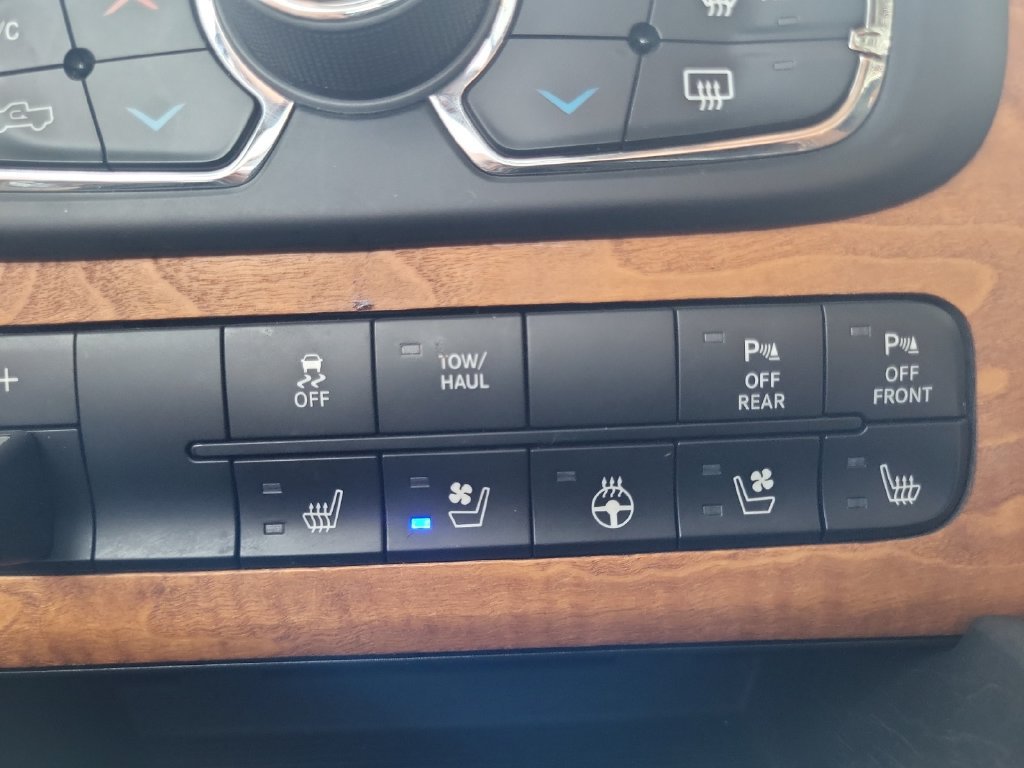 Used 2017 RAM 1500 Laramie Longhorn w/ Convenience Group AWD/4WD image 19