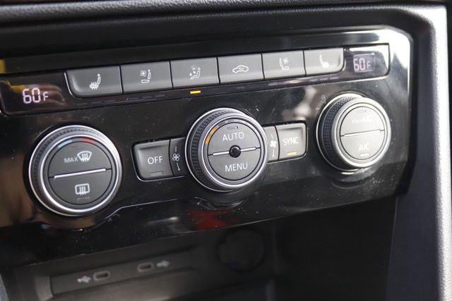 Used 2024 Volkswagen Taos SEL image 27