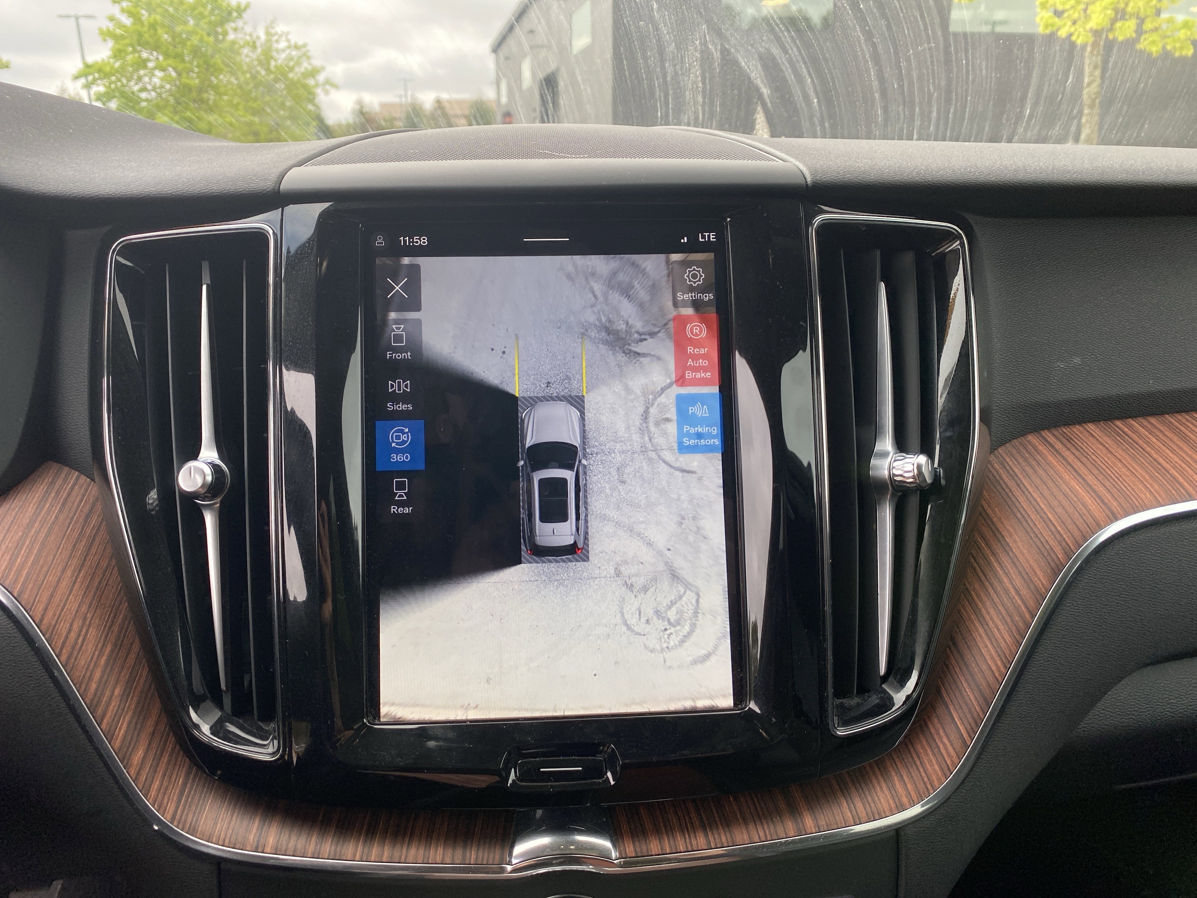 Used 2024 Volvo XC60 B5 Plus image 22