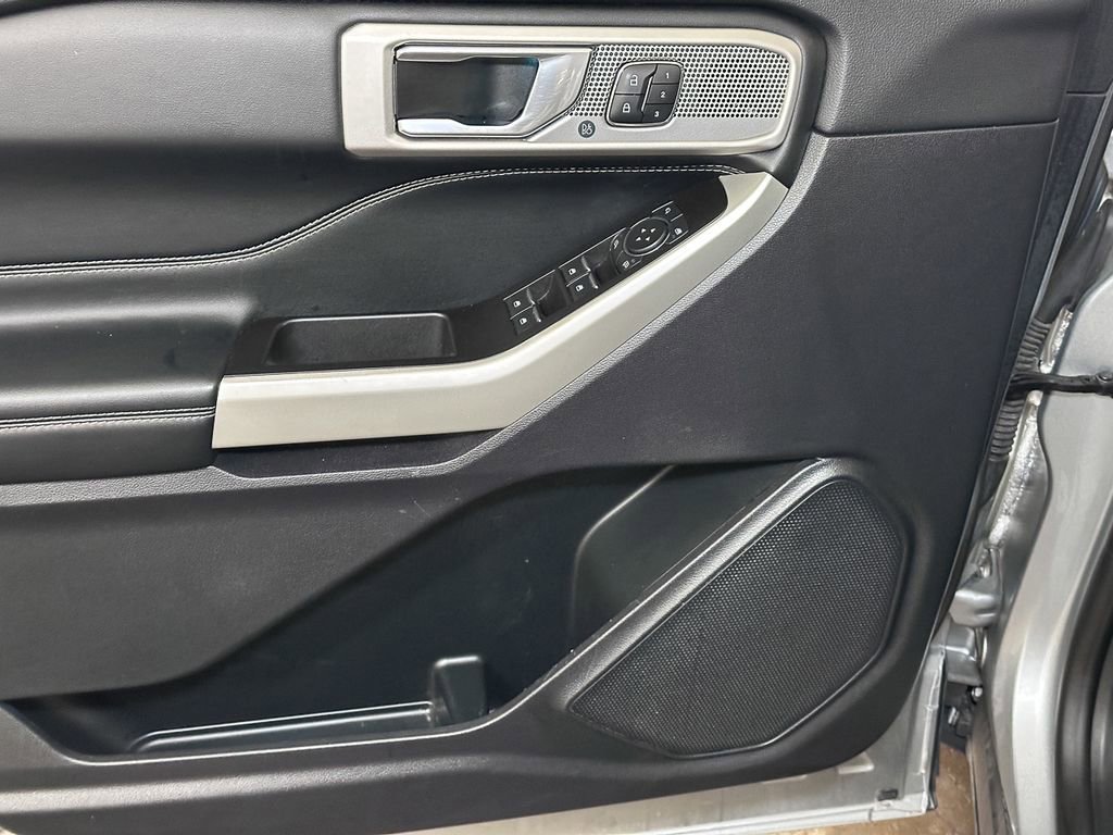 Used 2020 Ford Explorer Limited image 25