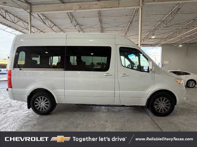 Used 2024 Mercedes-Benz Sprinter 2500 image 2