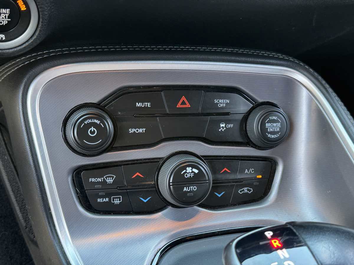 Used 2020 Dodge Challenger SXT RWD image 27