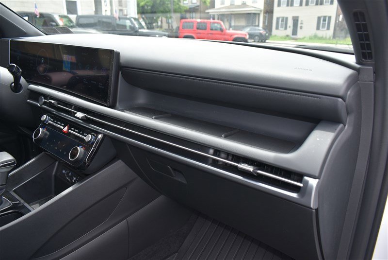 Used 2025 Hyundai Santa Cruz SEL AWD/4WD image 30