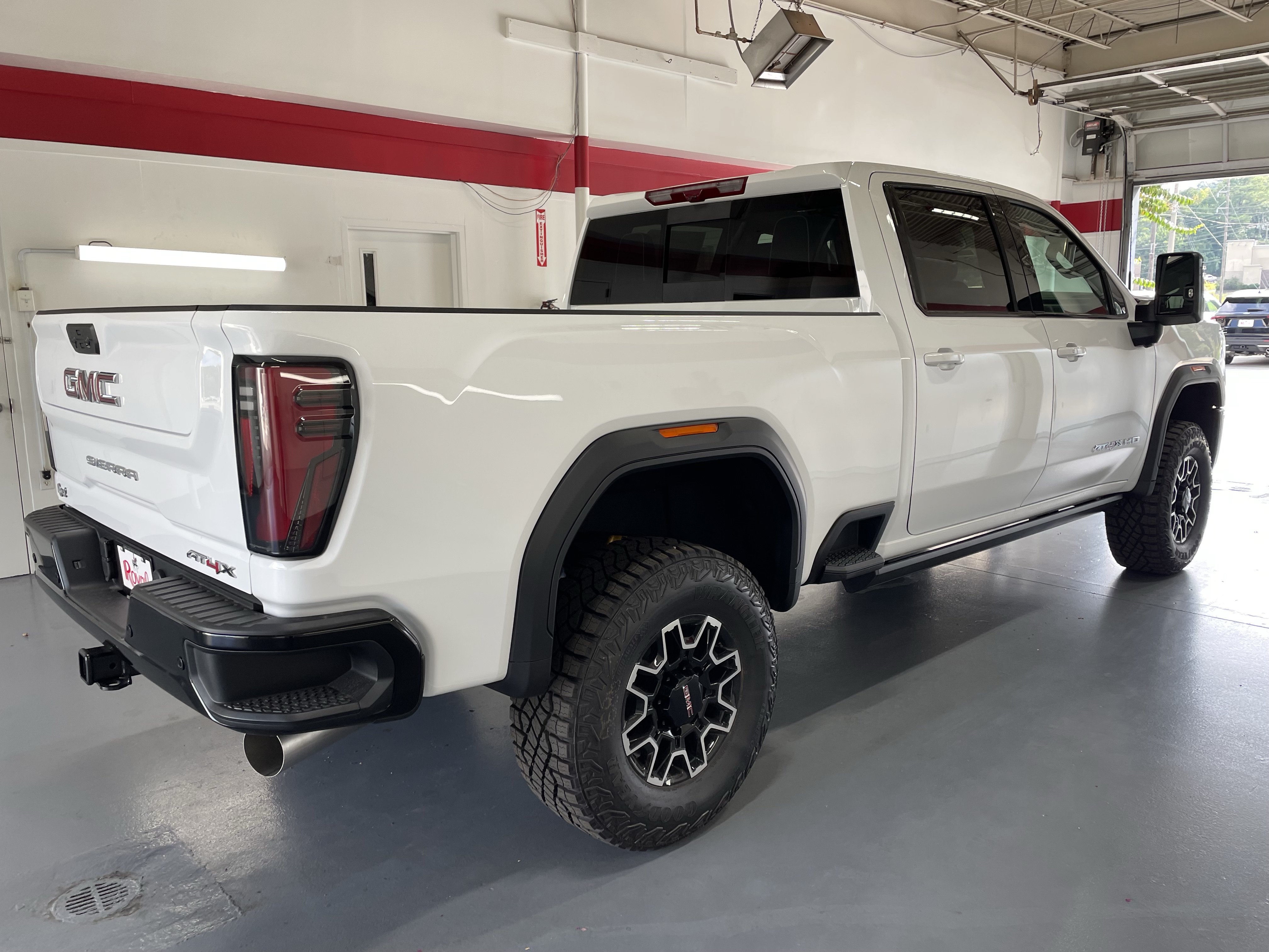 New 2026 GMC Sierra 2500 AT4X w/ LPO, Black Badging Package AWD/4WD image 4