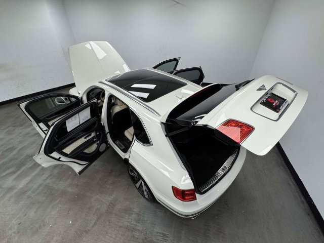 Used 2020 Bentley Bentayga AWD/4WD image 19