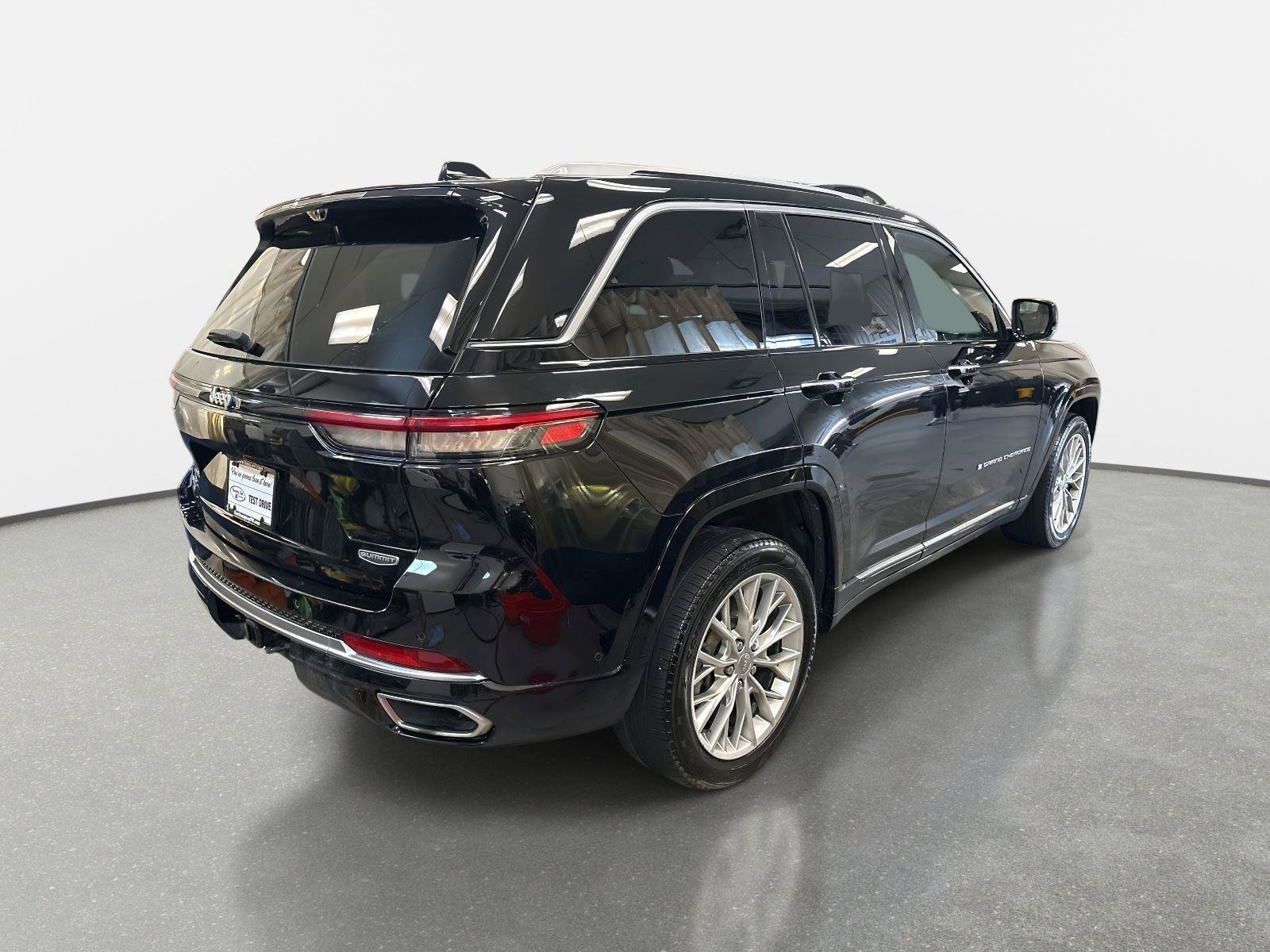 Used 2023 Jeep Grand Cherokee Summit w/ Advanced Protech Group IV image 6