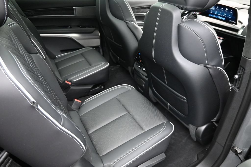 Used 2026 Cadillac Vistiq Platinum w/ LPO, Floor Liner Package AWD/4WD image 30
