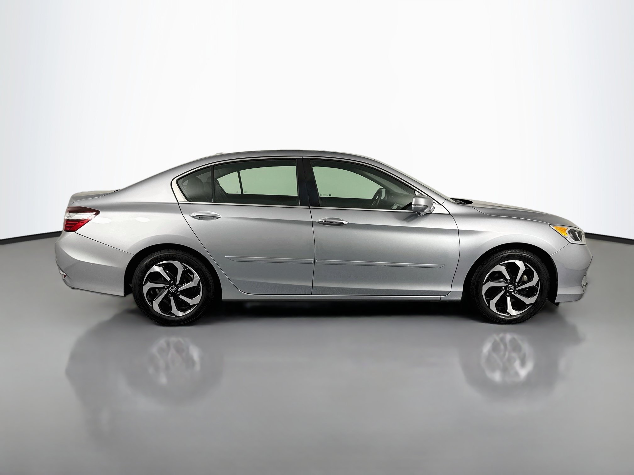 Certified 2017 Honda Accord EX-L image 4