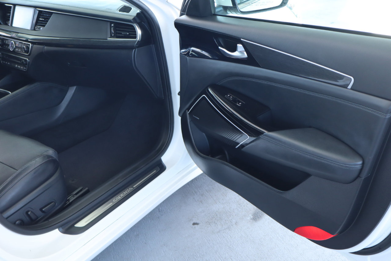 Used 2018 Kia Cadenza Limited image 37