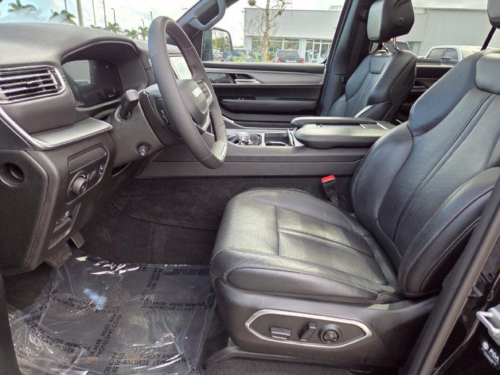 Used 2023 Jeep Wagoneer Series II AWD/4WD image 30