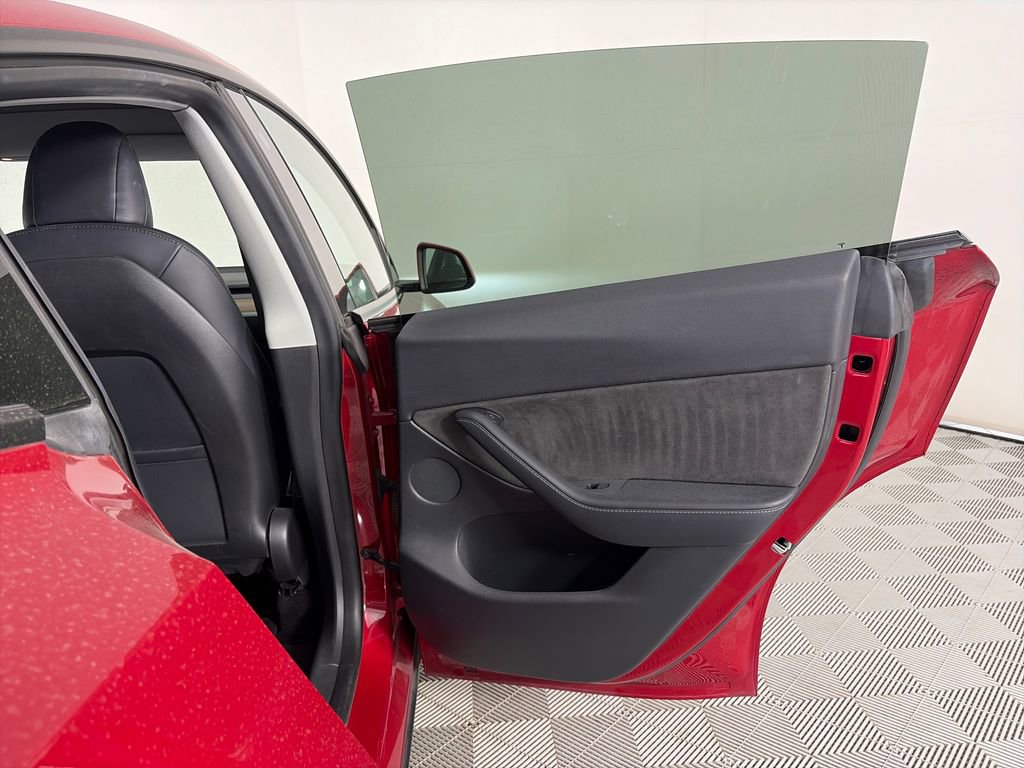 Used 2021 Tesla Model Y Long Range image 24