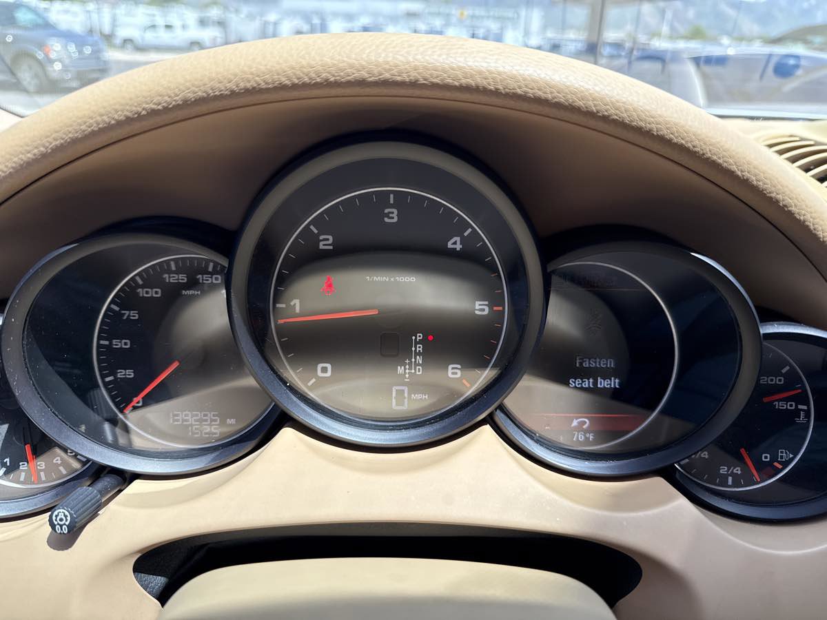 Used 2014 Porsche Cayenne Diesel Platinum Edition AWD/4WD image 30