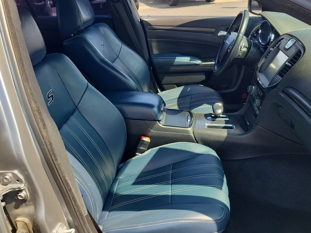 Used 2014 Chrysler 300 S RWD image 28