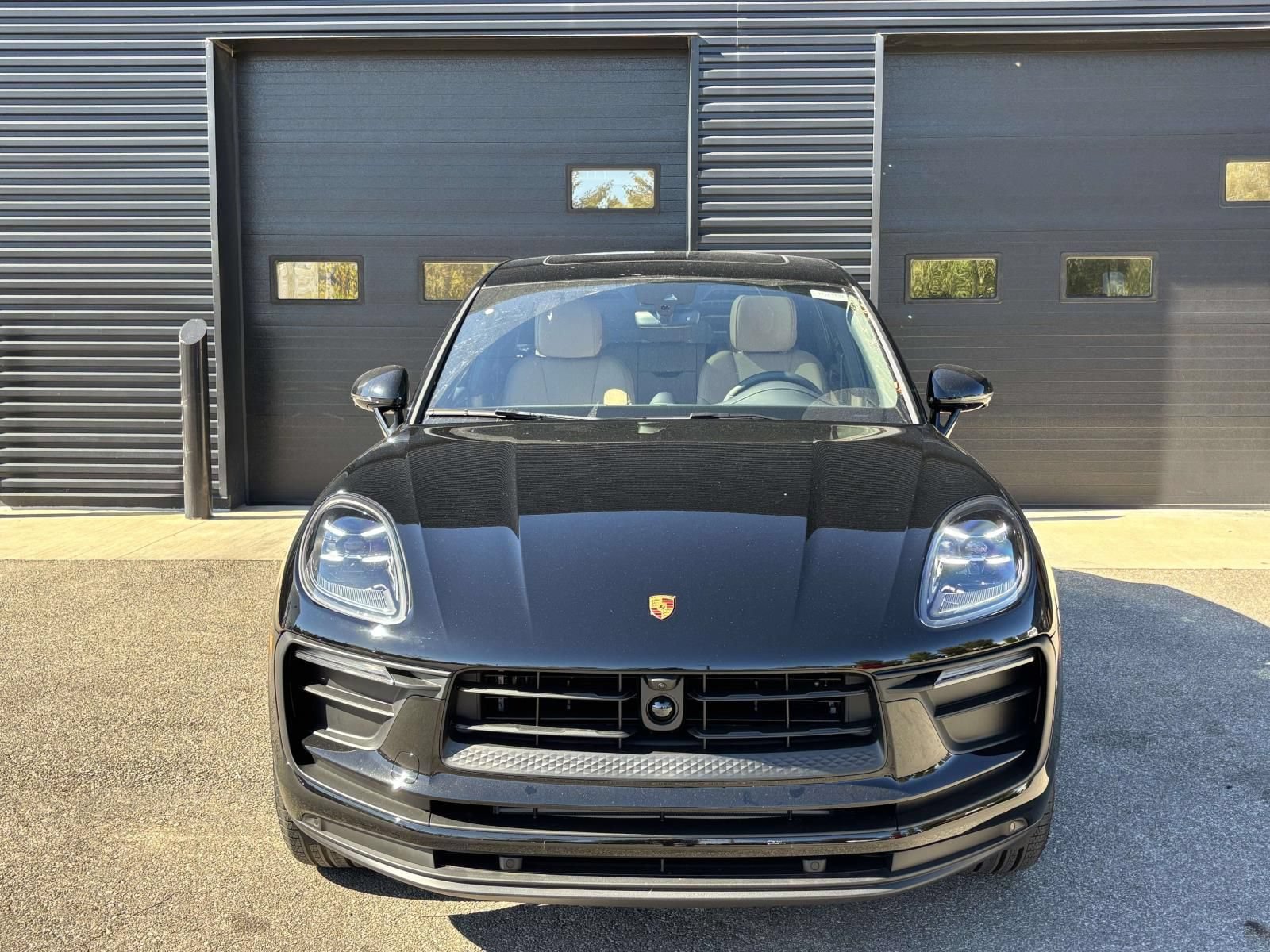 Used 2026 Porsche Macan AWD/4WD image 13