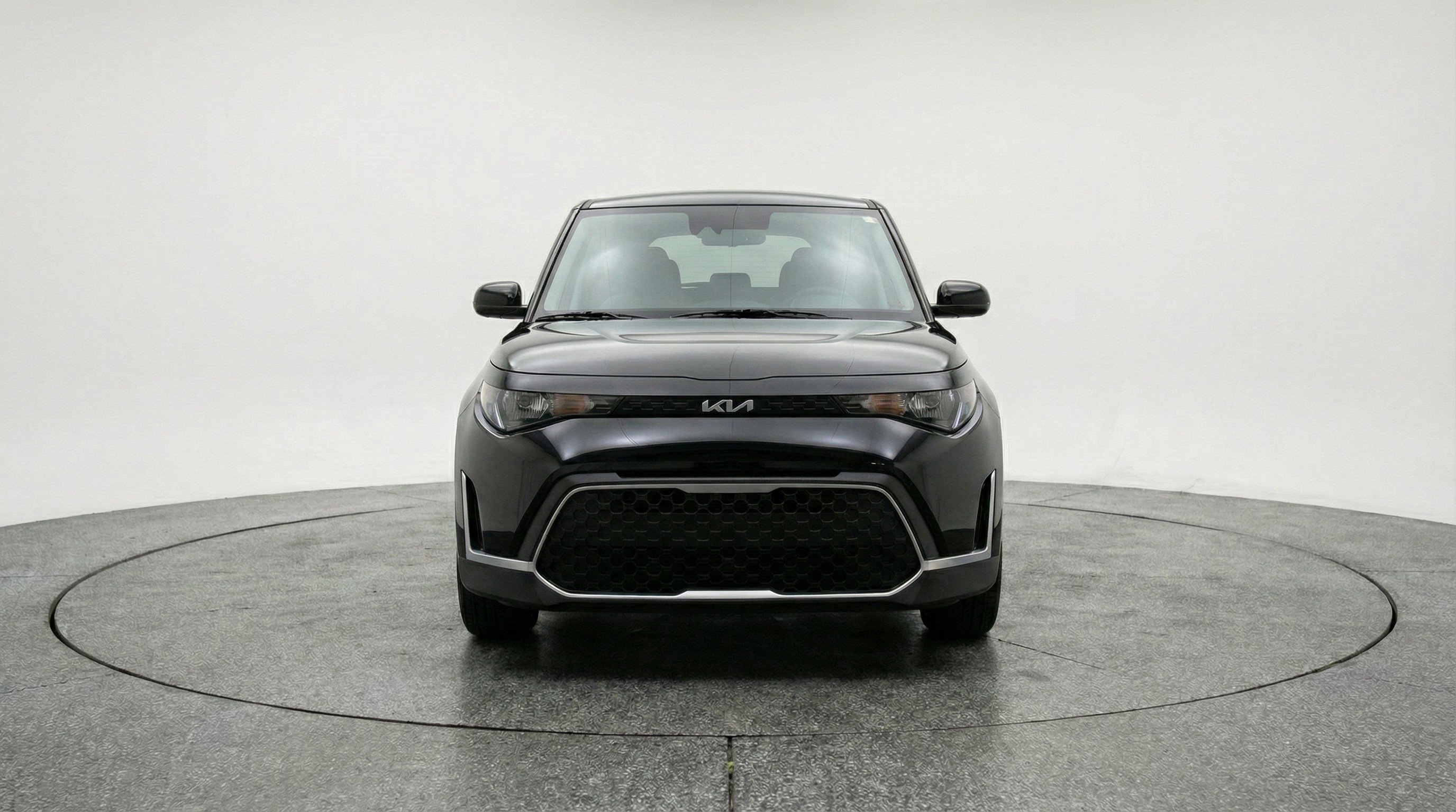 Used 2025 Kia Soul LX w/ LX Technology Package image 2