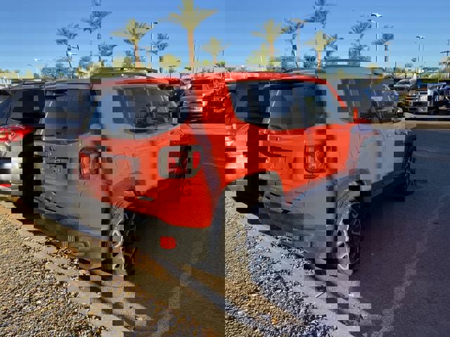 Used 2018 Jeep Renegade Latitude image 4