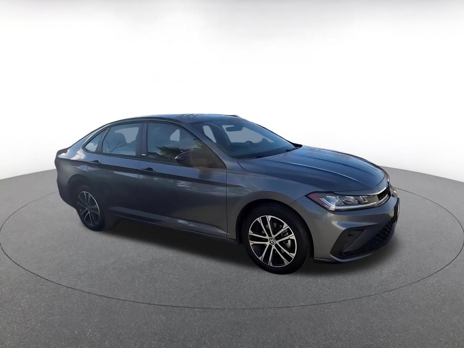 Used 2025 Volkswagen Jetta Sport image 2