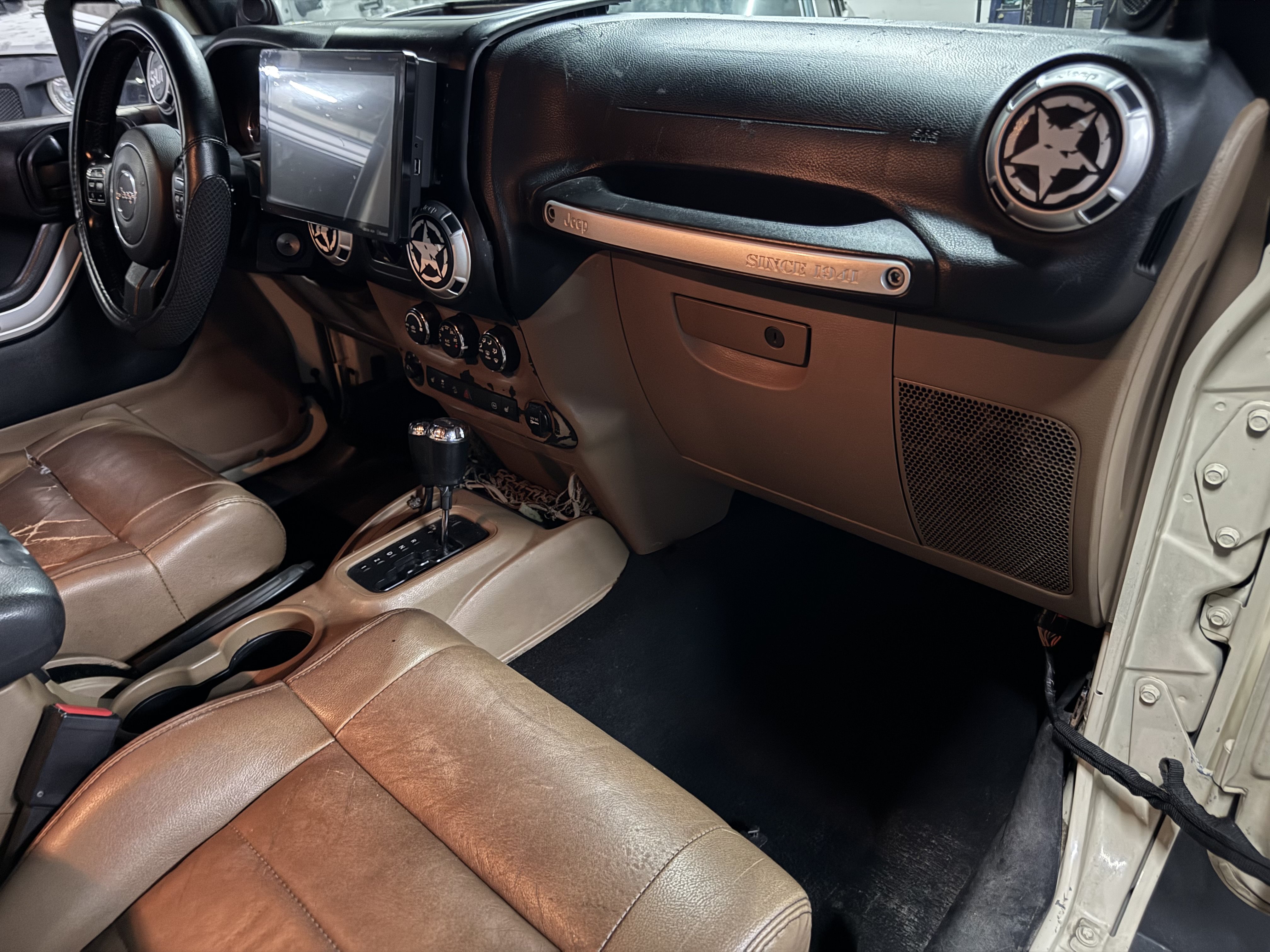 Used 2011 Jeep Wrangler Unlimited Sahara w/ Mopar Chrome Edition Group AWD/4WD image 13