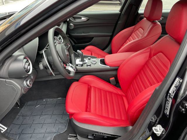 Used 2024 Alfa Romeo Giulia Quadrifoglio image 32