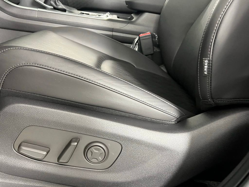 Used 2025 Kia Carnival SX w/ SX Dark Edition Package image 24