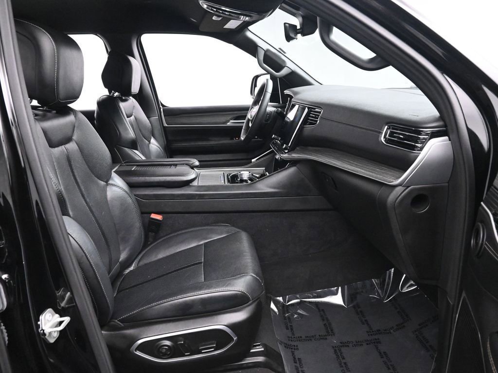 Used 2024 Jeep Wagoneer L Series II w/ Flexible Seating Group image 22