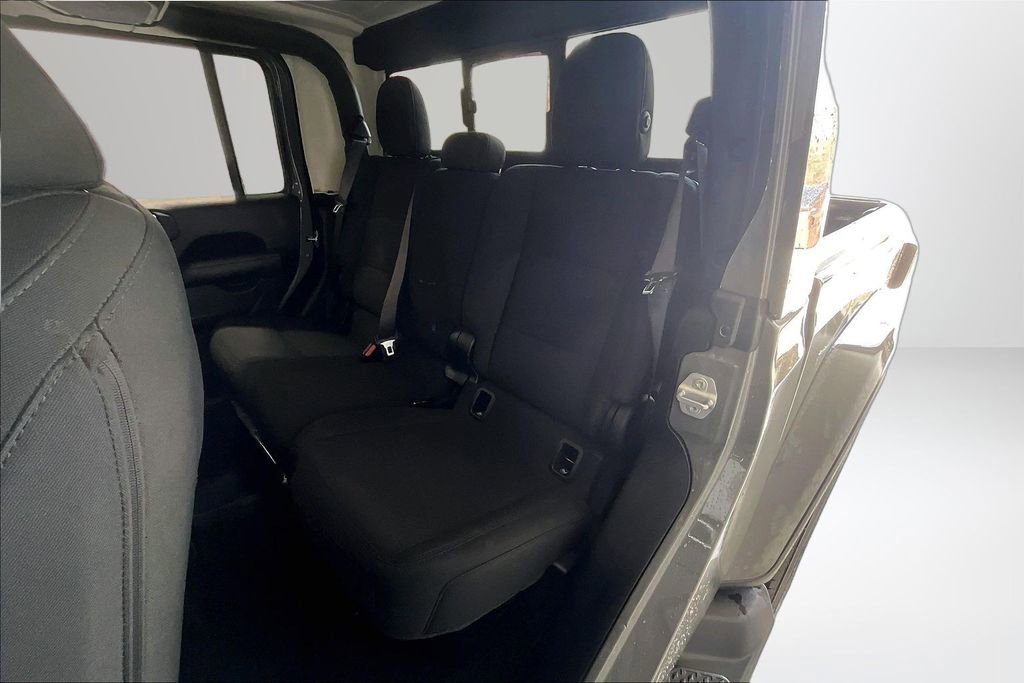 Used 2022 Jeep Gladiator Overland w/ Cold Weather Group AWD/4WD image 22