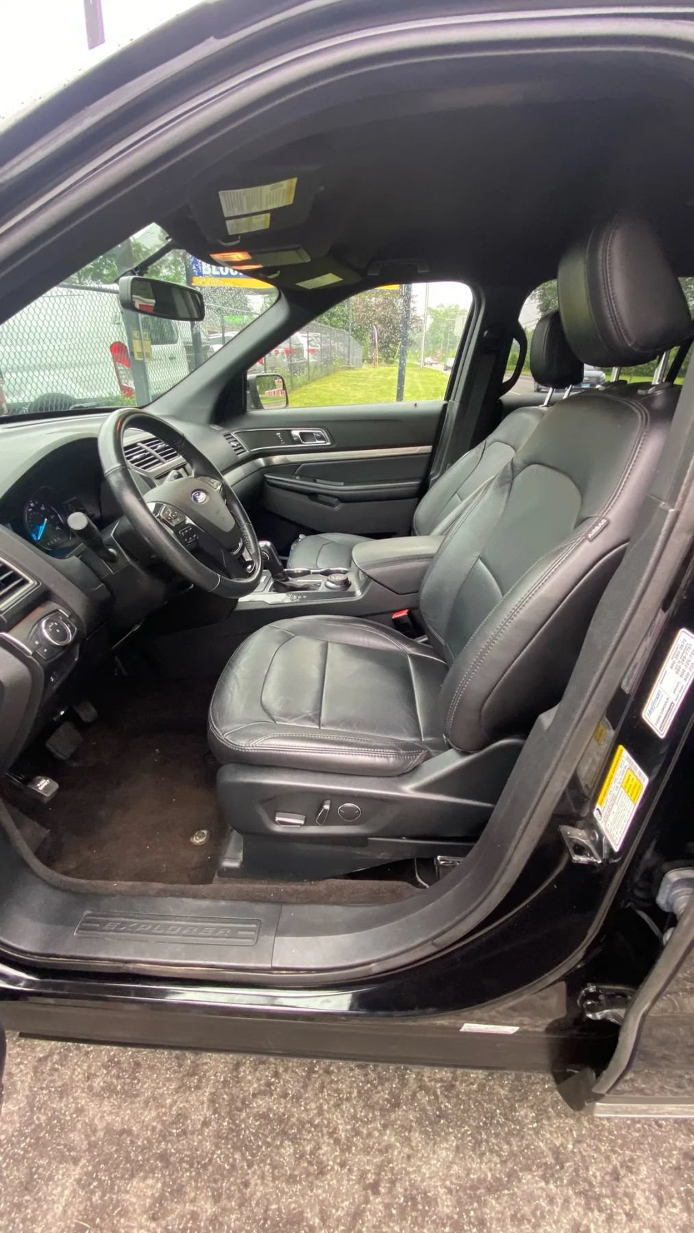 Used 2018 Ford Explorer XLT w/ Equipment Group 202A AWD/4WD image 11
