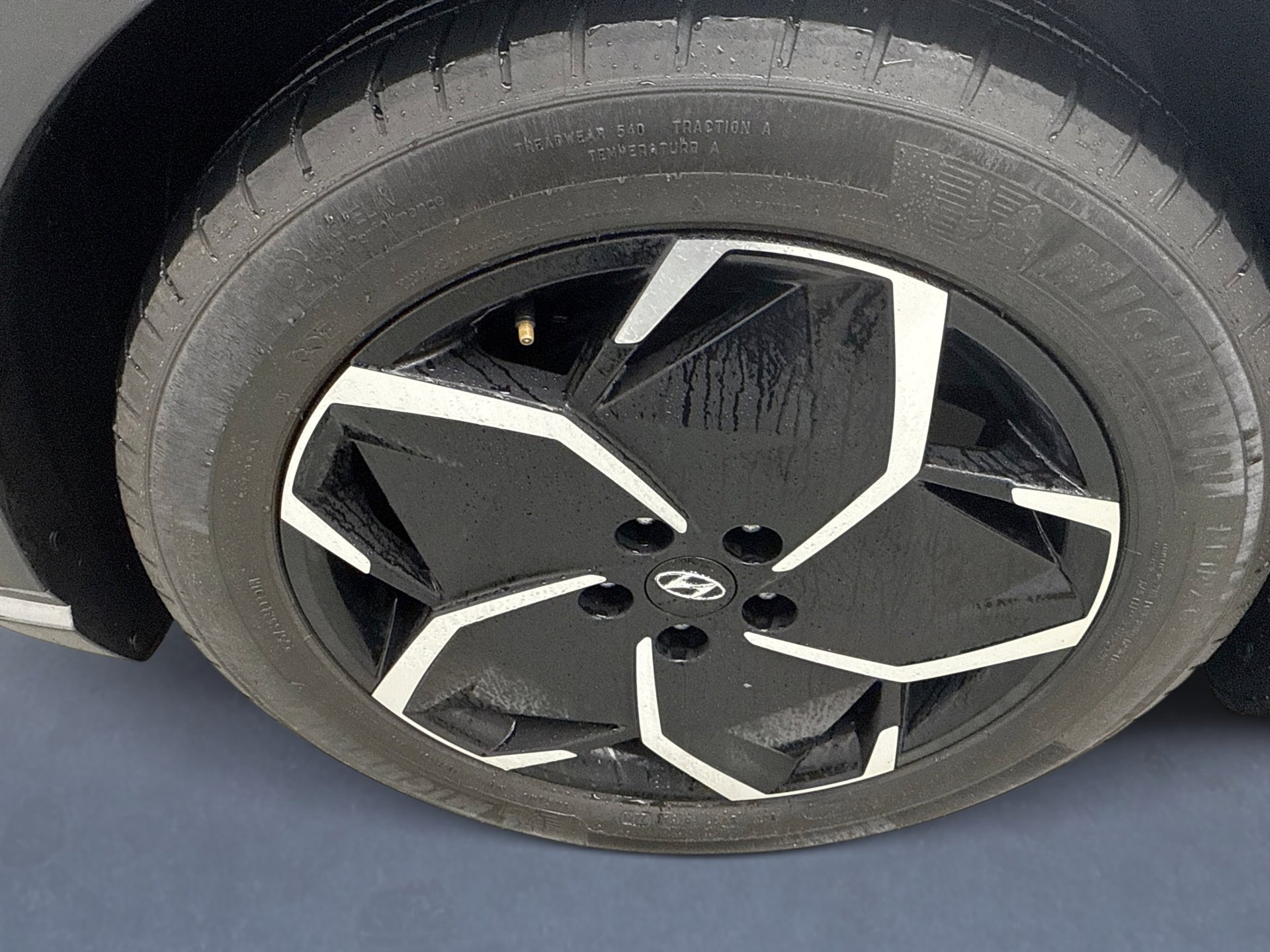 Used 2022 Hyundai Ioniq 5 SE image 23