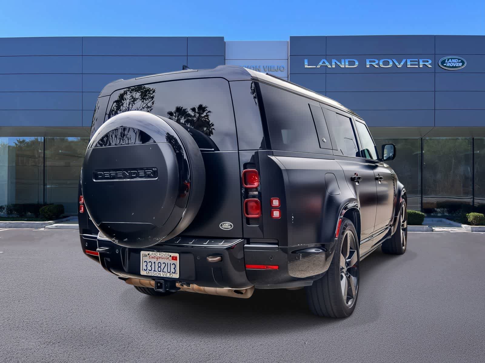 Used 2023 Land Rover Defender 130 X-Dynamic SE AWD/4WD image 3
