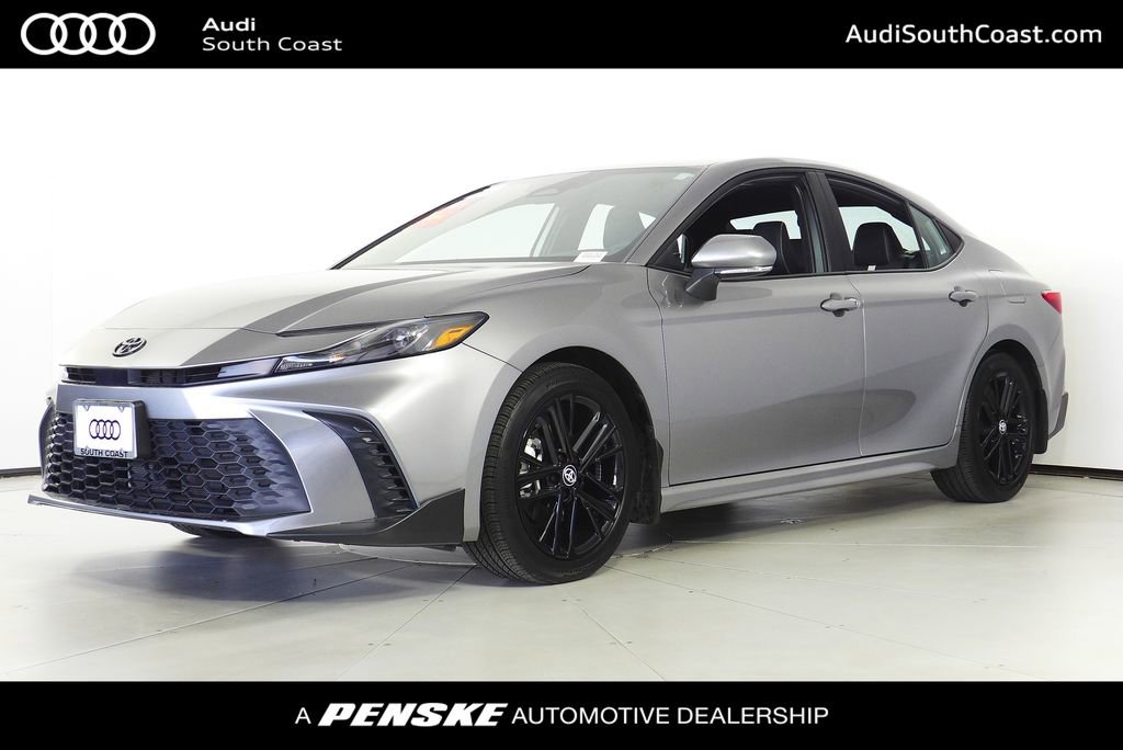 Used 2025 Toyota Camry SE w/ Convenience Package image 1