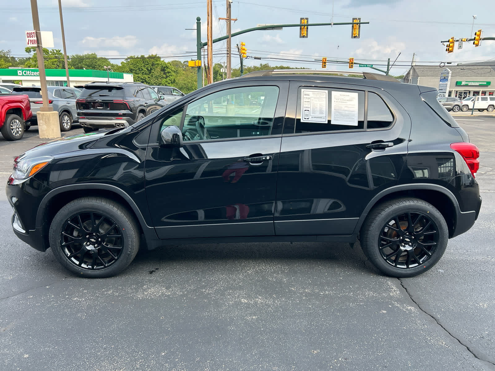 Used 2022 Chevrolet Trax LT w/ Premium Seat Package AWD/4WD image 9