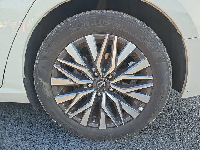 Used 2025 Nissan Altima 2.5 SV image 10