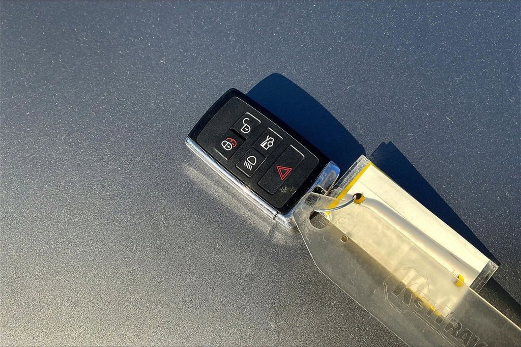 Used 2022 Jaguar XF R-Dynamic SE image 33