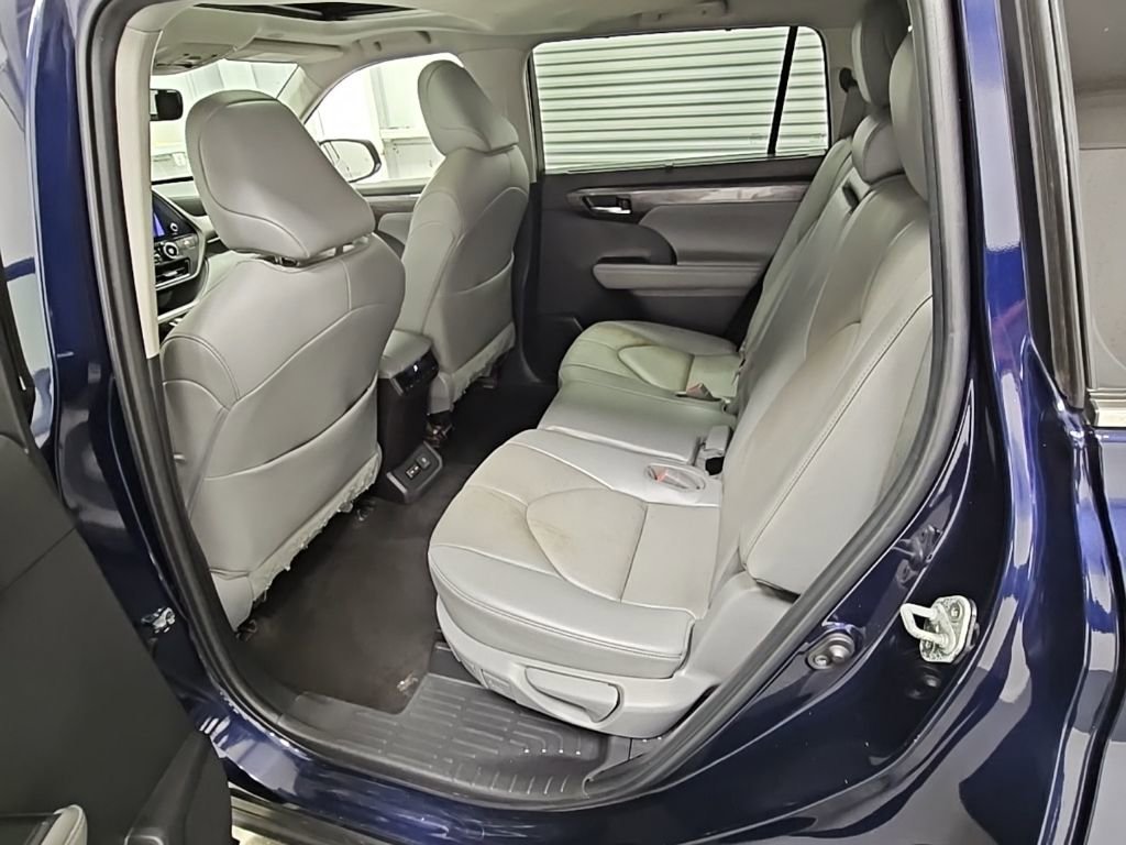 Used 2023 Toyota Highlander Limited image 34