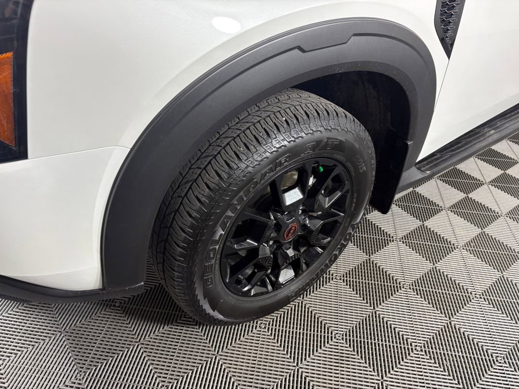 Used 2025 Nissan Armada PRO-4X image 11