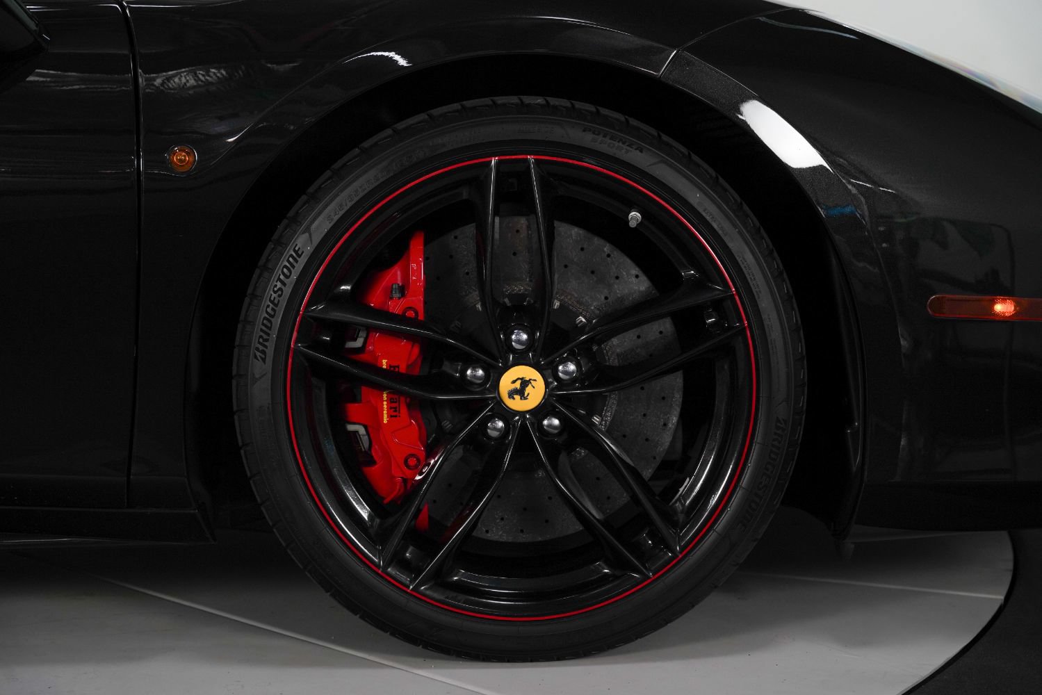 Used 2017 Ferrari 488 GTB RWD image 26