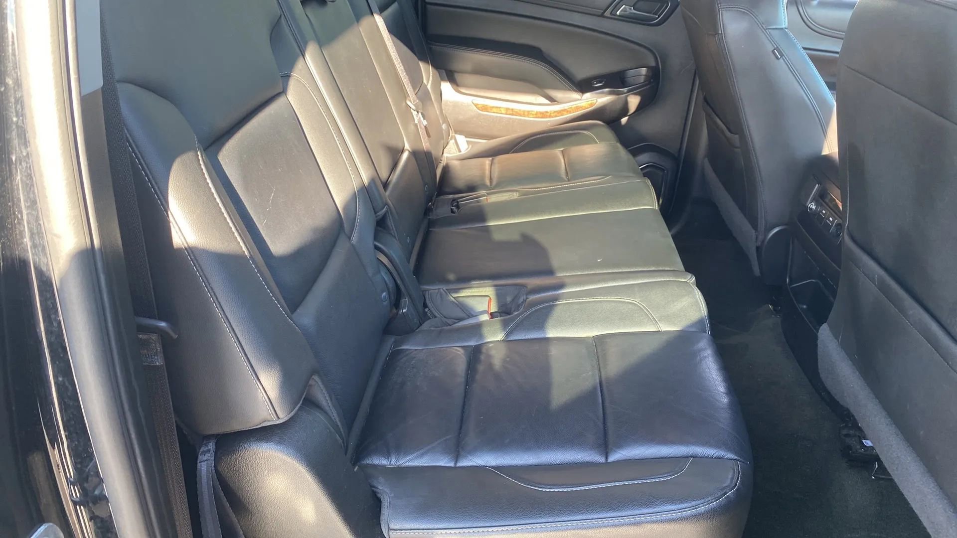 Used 2018 Chevrolet Suburban LT image 15