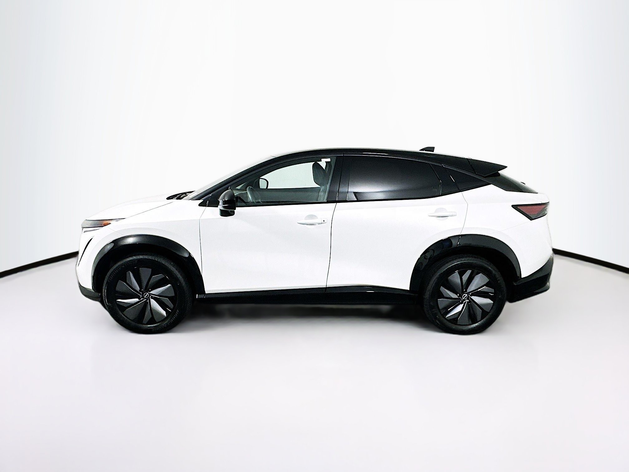 Used 2024 Nissan Ariya AWD image 4
