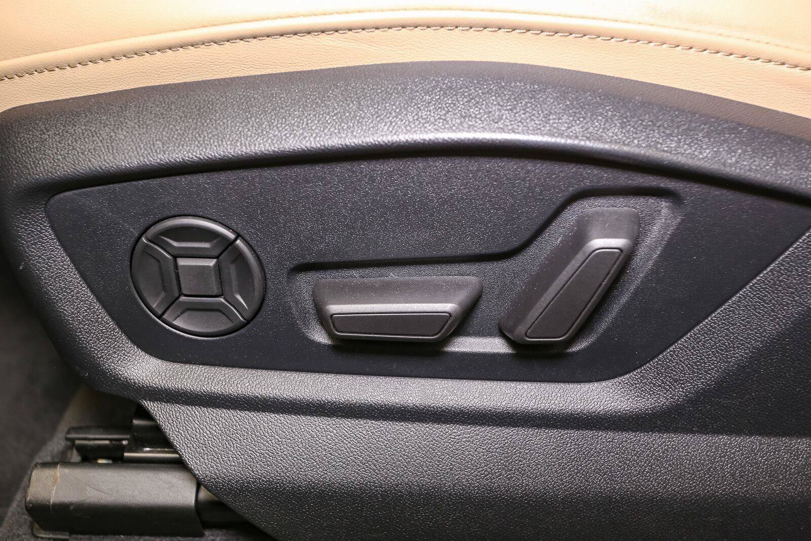 Used 2023 Audi Q8 Premium w/ Convenience Package AWD/4WD image 42