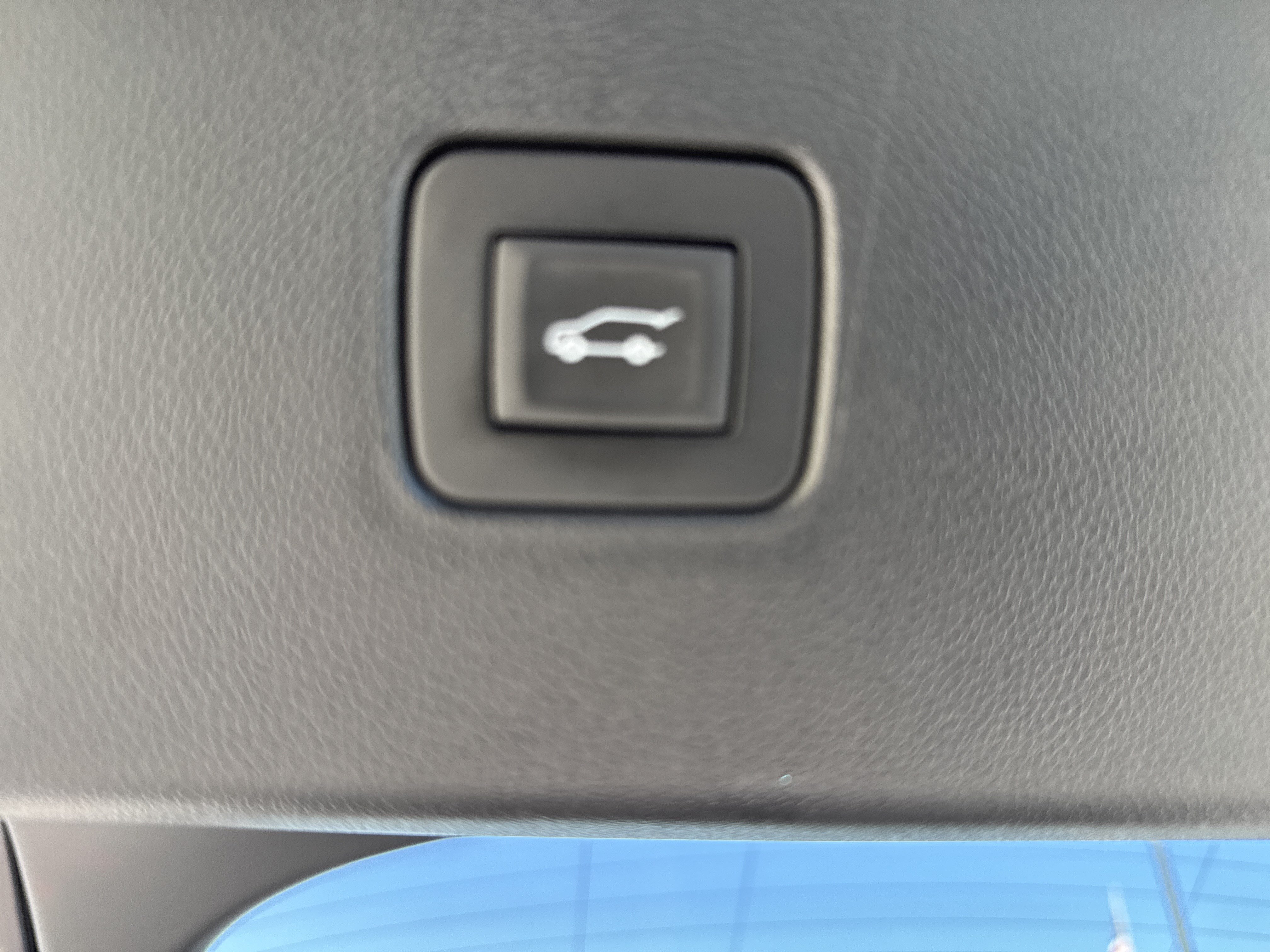 Used 2024 Buick Envista Preferred w/ Convenience II Package FWD image 32