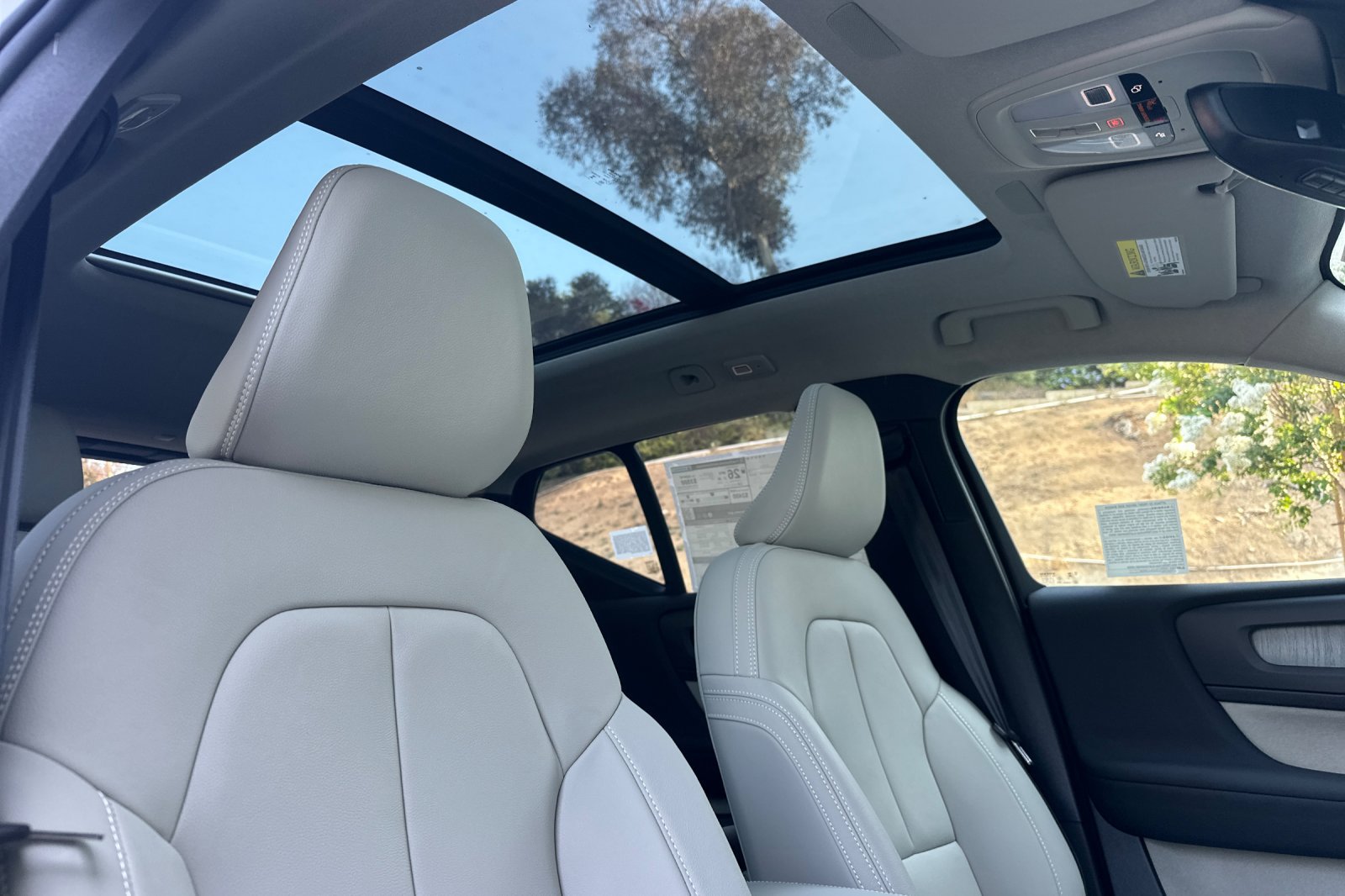 New 2026 Volvo XC40 B5 Plus w/ Protection Package Premier AWD/4WD image 13