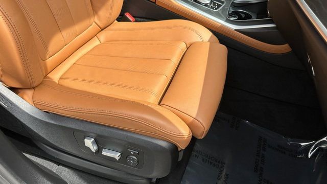 Used 2022 BMW X7 xDrive40i w/ M Sport Package image 22