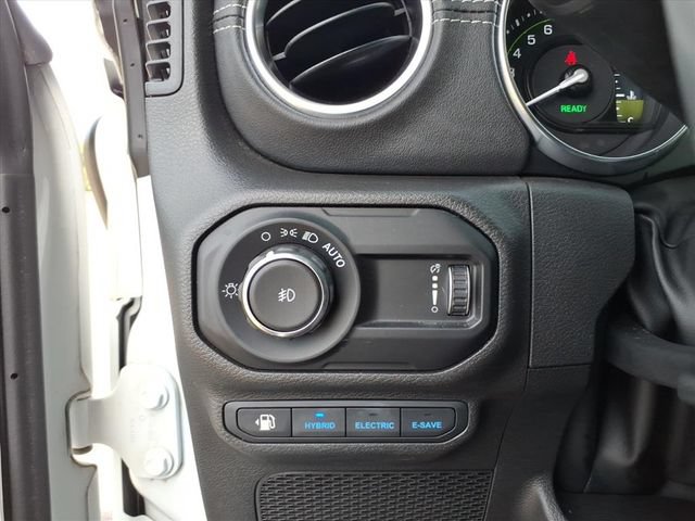 Used 2023 Jeep Wrangler Unlimited Sahara w/ Cold Weather Group AWD/4WD image 15